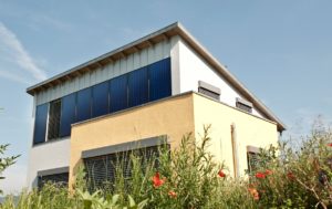 How to design an 85 % solar-heated and 100 % solar air-conditioned house