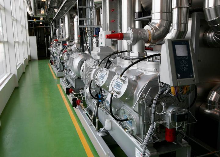  Heat pumps: Competition or complement in district heating?